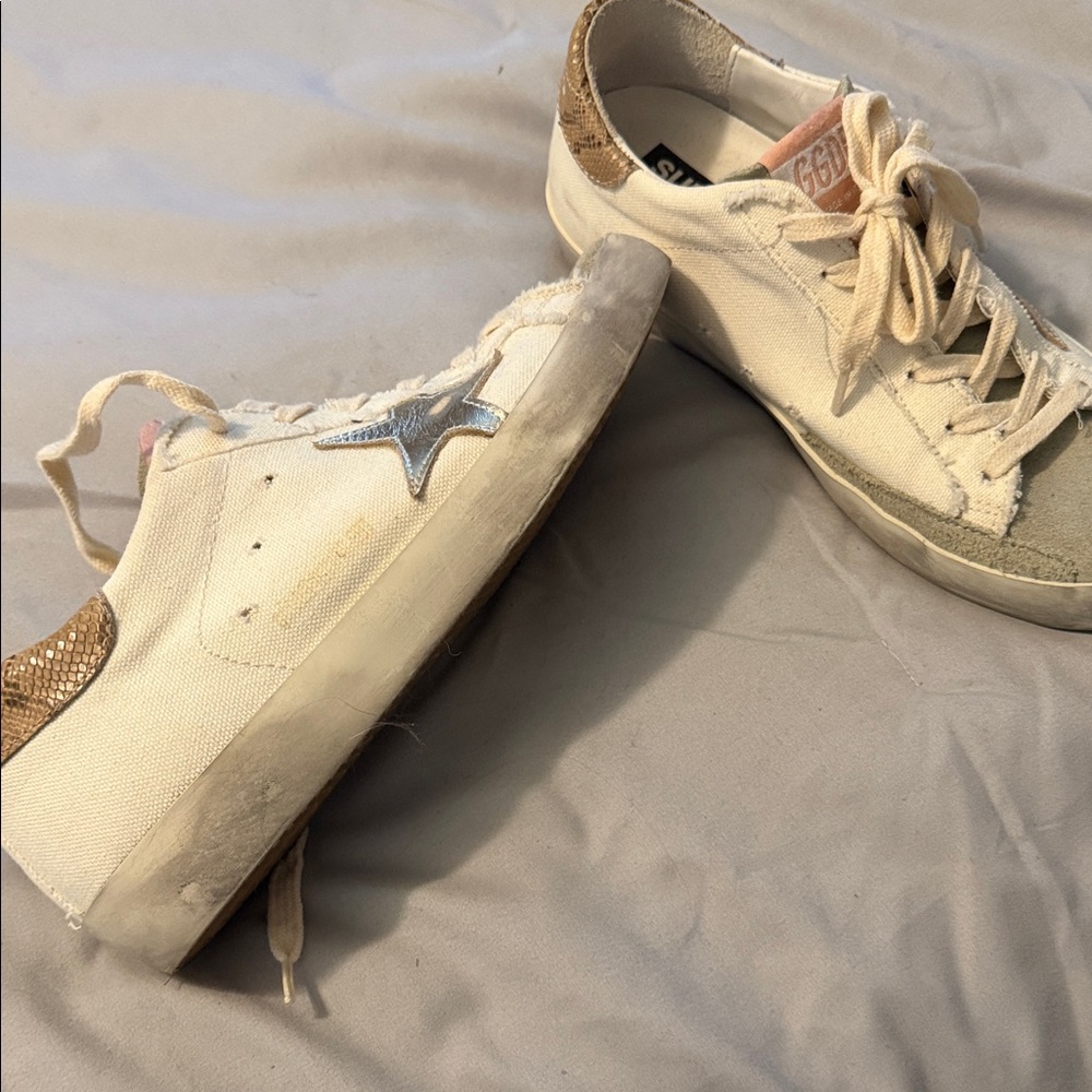 Golden Goose Super Star Tennis shoes. Women’s 8. Worn twice. All discolorations - Picture 4 of 8